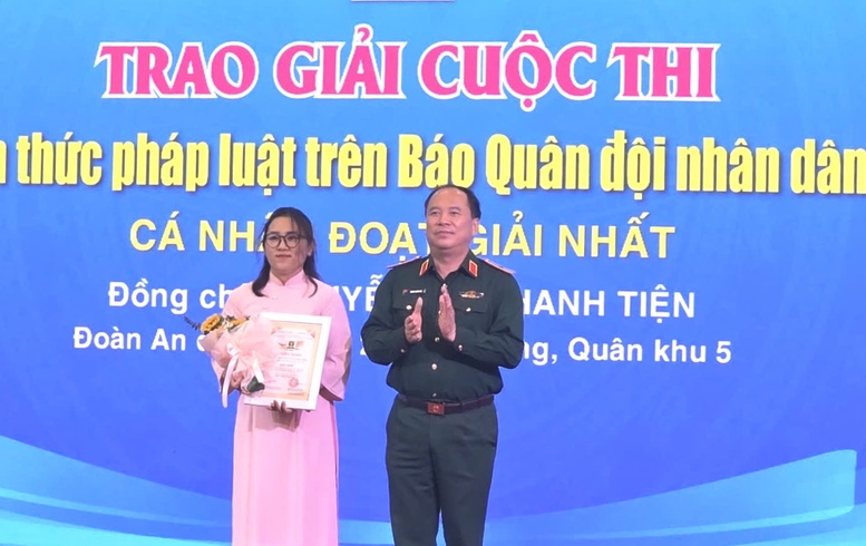 Tăng cường kiến thức pháp luật cho cán bộ, chiến sĩ và nhân dân - Ảnh 2.