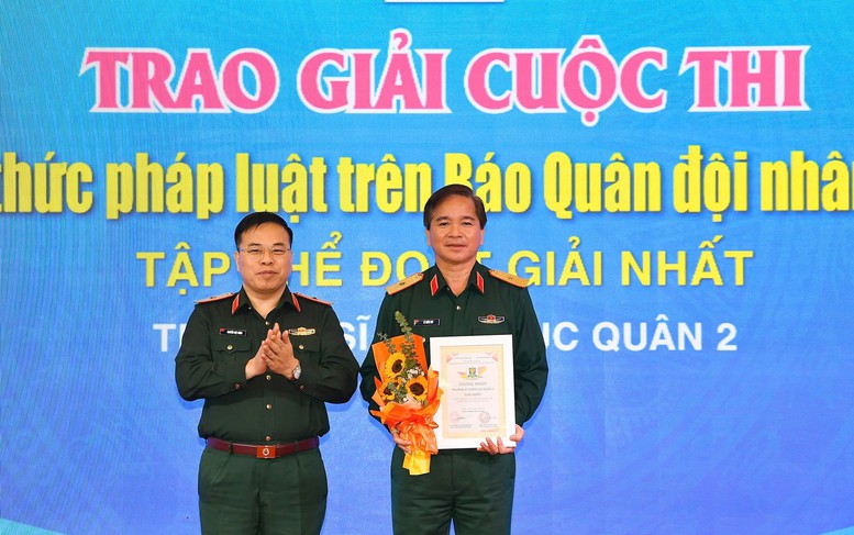 Tăng cường kiến thức pháp luật cho cán bộ, chiến sĩ và nhân dân - Ảnh 1.