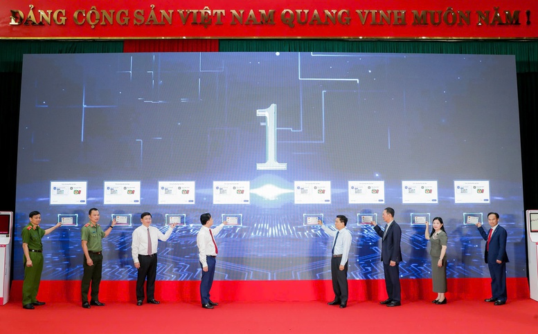 Agribank đồng hành triển khai Kiosk số hóa dịch vụ công- Ảnh 1.