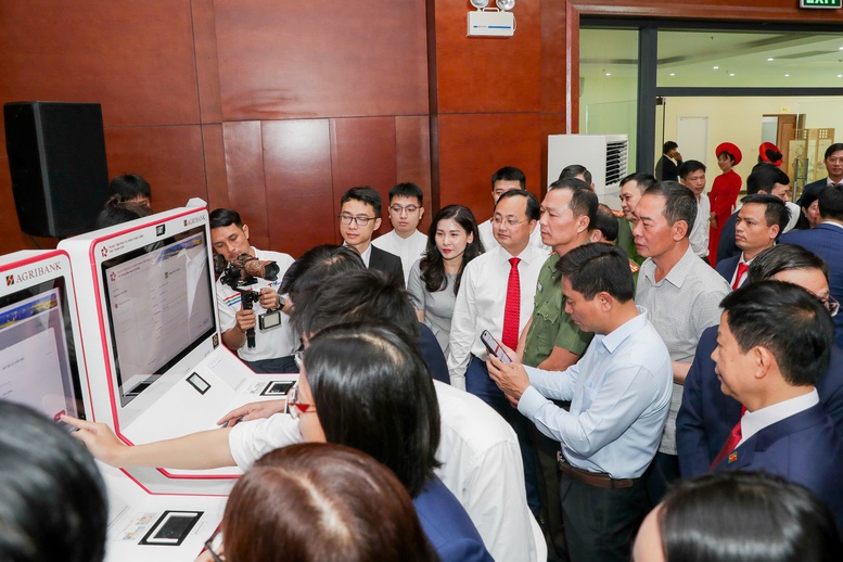Agribank đồng hành triển khai Kiosk số hóa dịch vụ công- Ảnh 5.