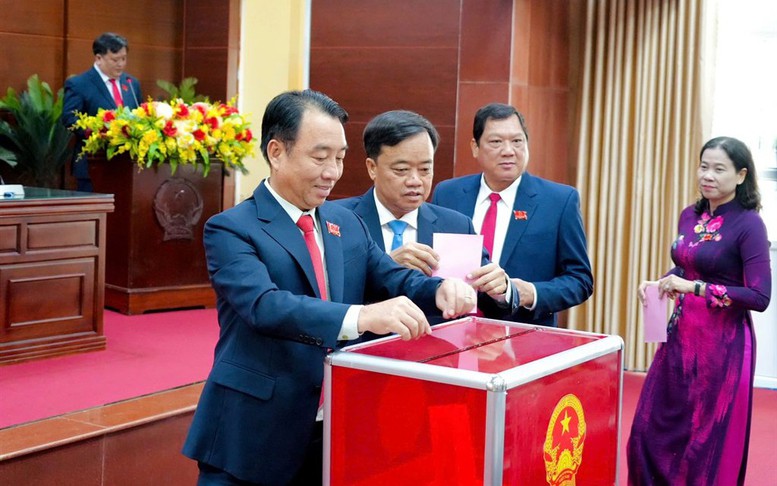 Chủ tịch HĐND, Chủ tịch UBND tỉnh Cà Mau tái đắc cử