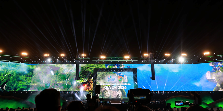 Khi văn hóa truyền thống được kể lại bằng ngôn ngữ sân khấu hiện đại- Ảnh 1.