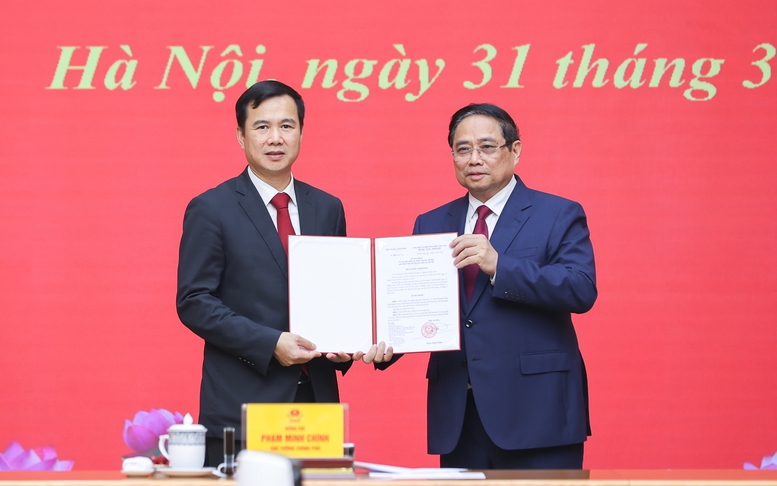 Thủ tướng trao quyết định bổ nhiệm Giám đốc Đại học Quốc gia Hà Nội