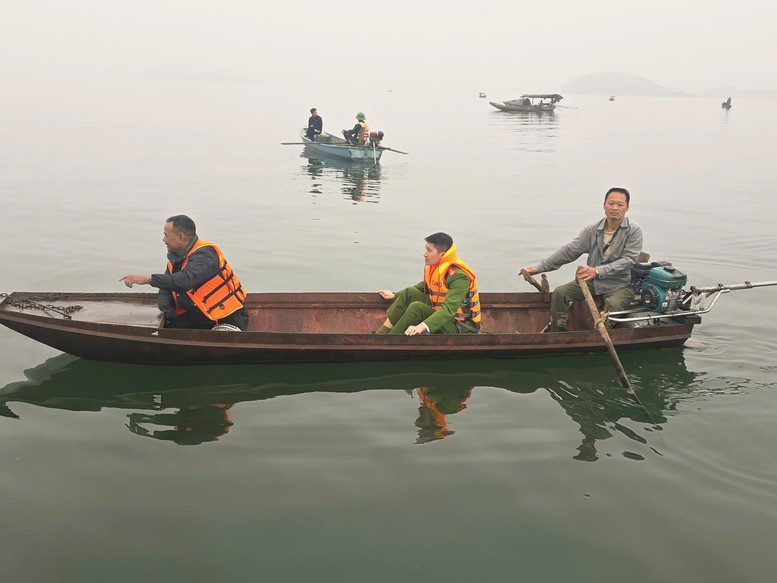 Tặng Huân chương Dũng cảm cho người cứu 6 nạn nhân vụ tai nạn trên hồ Thác Bà- Ảnh 1. Tặng Huân chương Dũng cảm cho người cứu 6 nạn nhân vụ tai nạn trên hồ Thác Bà- Ảnh 1.