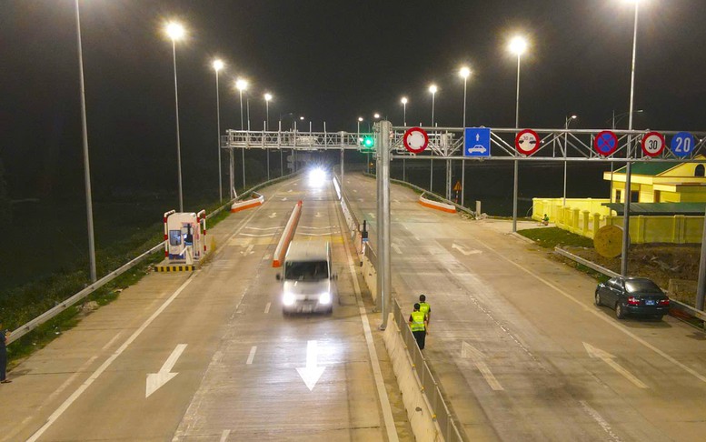 Hơn 50.000 giao dịch thành công sau ngày đầu tiên thu phí 5 tuyến cao tốc Bắc-Nam