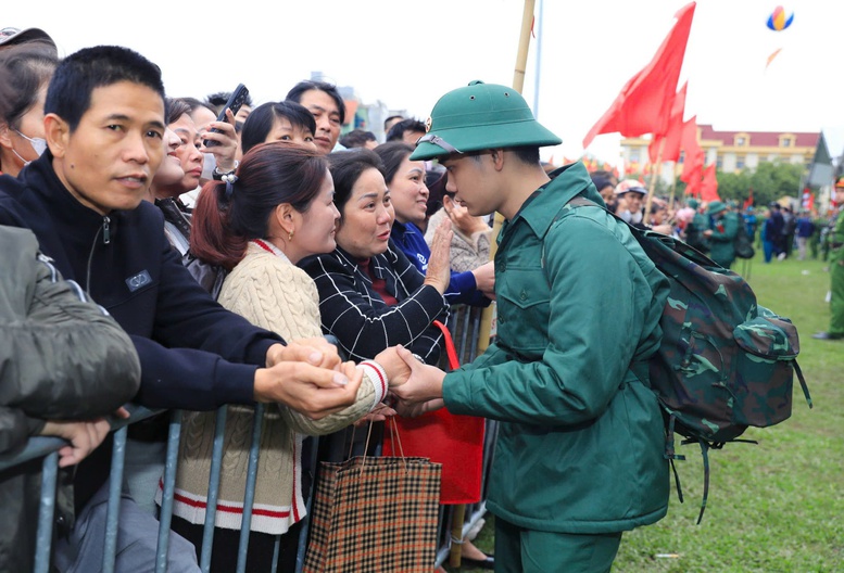Nô nức Ngày hội tòng quân-Tự tin tiếp bước cha anh- Ảnh 5. Nô nức Ngày hội tòng quân-Tự tin tiếp bước cha anh- Ảnh 5.