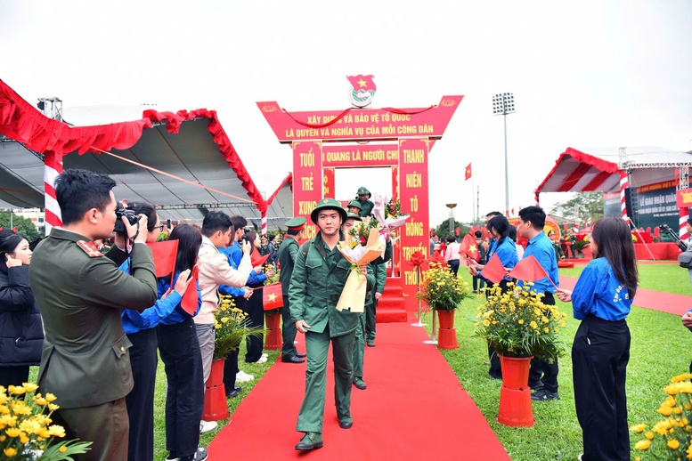 Nô nức Ngày hội tòng quân-Tự tin tiếp bước cha anh- Ảnh 3. Nô nức Ngày hội tòng quân-Tự tin tiếp bước cha anh- Ảnh 3.