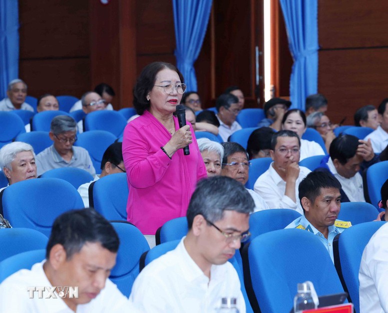 Thường trực Ban Bí thư Trần Cẩm Tú dự Hội nghị tiếp xúc cử tri tại Đà Nẵng- Ảnh 4.