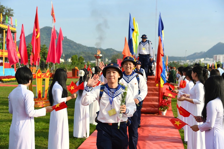 Rộn ràng ngày hội tòng quân trên địa bàn miền Trung – Tây Nguyên- Ảnh 2. Rộn ràng ngày hội tòng quân trên địa bàn miền Trung – Tây Nguyên- Ảnh 2.