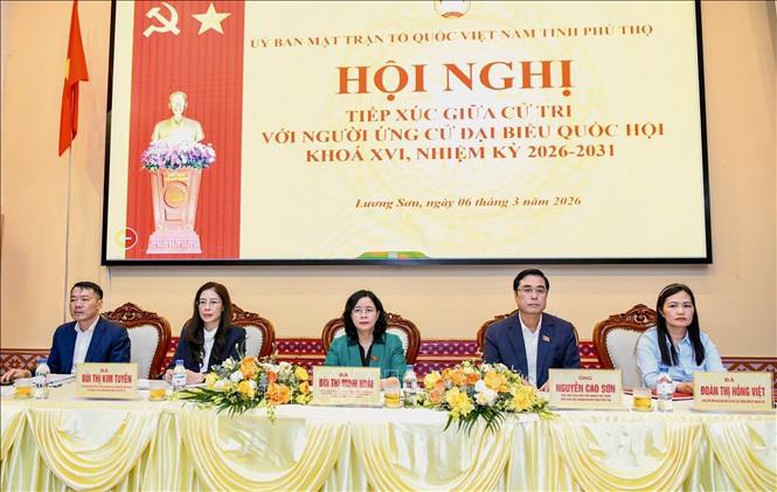 Chủ tịch Ủy ban Trung ương MTTQ Bùi Thị Minh Hoài tiếp xúc cử tri tại Đơn vị bầu cử số 5