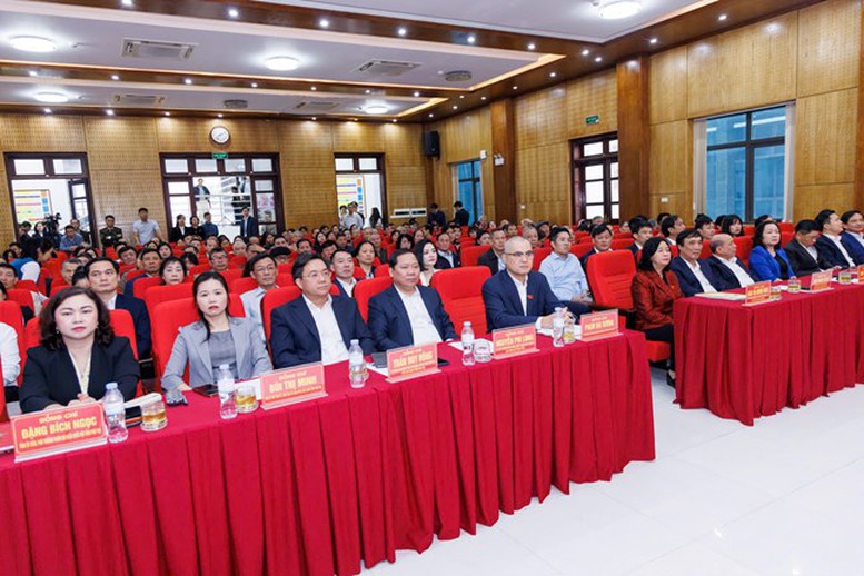 Chủ tịch Uỷ ban Trung ương MTTQ Việt Nam Bùi Thị Minh Hoài tiếp xúc cử tri tỉnh Phú Thọ- Ảnh 2.