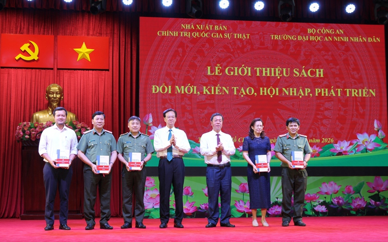 Ra mắt sách 'Đổi mới, kiến tạo, hội nhập, phát triển' của nguyên Thủ tướng Nguyễn Tấn Dũng