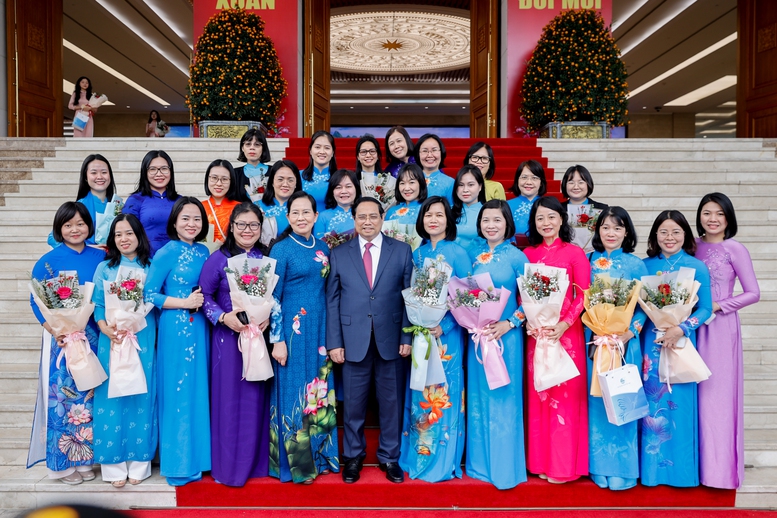 Thủ tướng: Phụ nữ Việt Nam vượt qua chính mình, trở thành lực lượng nòng cốt, nhân tố kiến tạo tiến trình đổi mới và phát triển- Ảnh 9.