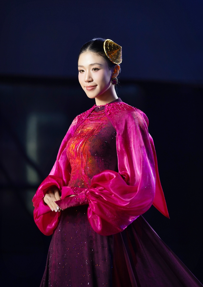 NTK Đỗ Trịnh Hoài Nam đưa nghệ thuật tranh đá quý lên áo dài Việt Nam- Ảnh 4.