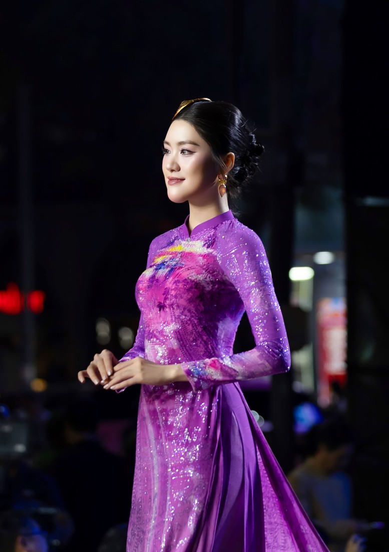 NTK Đỗ Trịnh Hoài Nam đưa nghệ thuật tranh đá quý lên áo dài Việt Nam- Ảnh 5.