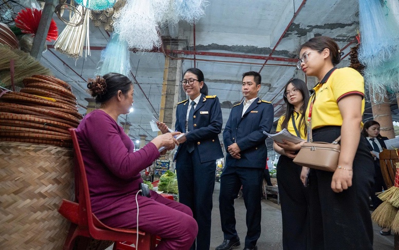 Từ 2026, hộ kinh doanh phải báo cơ quan thuế các tài khoản nhận tiền