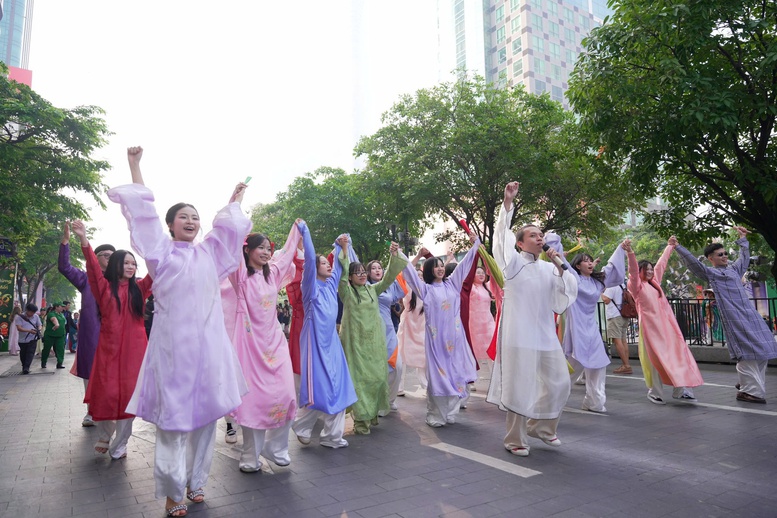 Hơn 58.000 phụ nữ đồng diễn áo dài tại TPHCM- Ảnh 3.