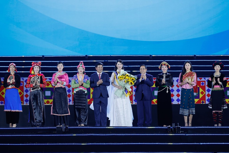 Thủ tướng Phạm Minh Ch&iacute;nh dự lễ khai mạc Lễ hội Hoa Ban tỉnh Điện Bi&ecirc;n năm 2026- Ảnh 5.