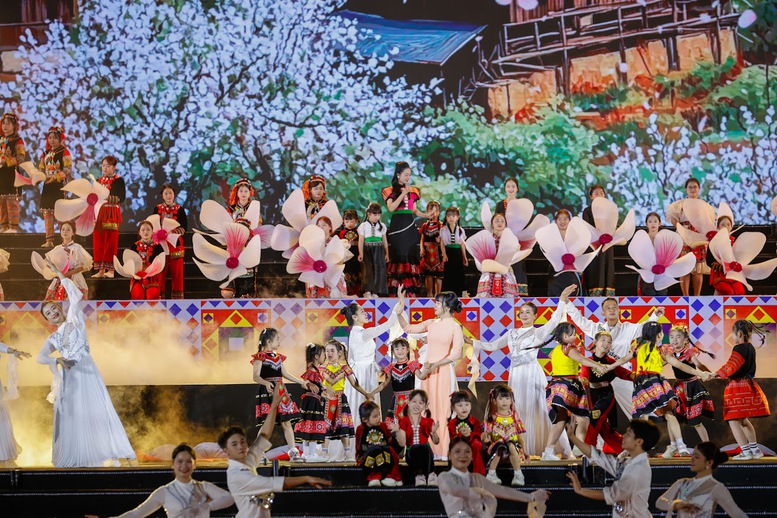 Thủ tướng Phạm Minh Ch&iacute;nh dự lễ khai mạc Lễ hội Hoa Ban tỉnh Điện Bi&ecirc;n năm 2026- Ảnh 9.