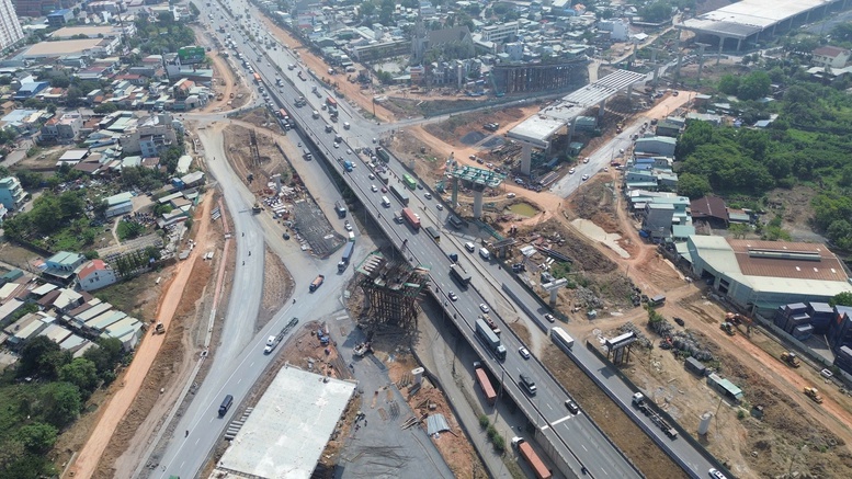 Tháo gỡ vướng mắc vật liệu, đẩy nhanh tiến độ loạt dự án giao thông trọng điểm phía Nam- Ảnh 1.