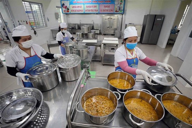 Trách nhiệm khi để thực phẩm bẩn vào các bếp ăn tập thể, trong đó có trường học- Ảnh 1.
