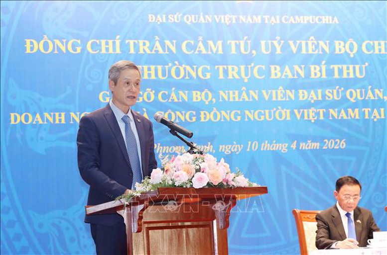 Thường trực Ban Bí thư Trần Cẩm Tú gặp gỡ cộng đồng người Việt Nam tại Campuchia- Ảnh 2. Thường trực Ban Bí thư Trần Cẩm Tú gặp gỡ cộng đồng người Việt Nam tại Campuchia- Ảnh 2.