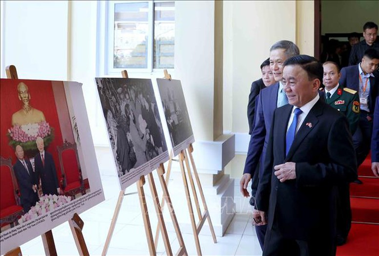Thường trực Ban Bí thư Trần Cẩm Tú gặp gỡ cộng đồng người Việt Nam tại Campuchia- Ảnh 4. Thường trực Ban Bí thư Trần Cẩm Tú gặp gỡ cộng đồng người Việt Nam tại Campuchia- Ảnh 4.