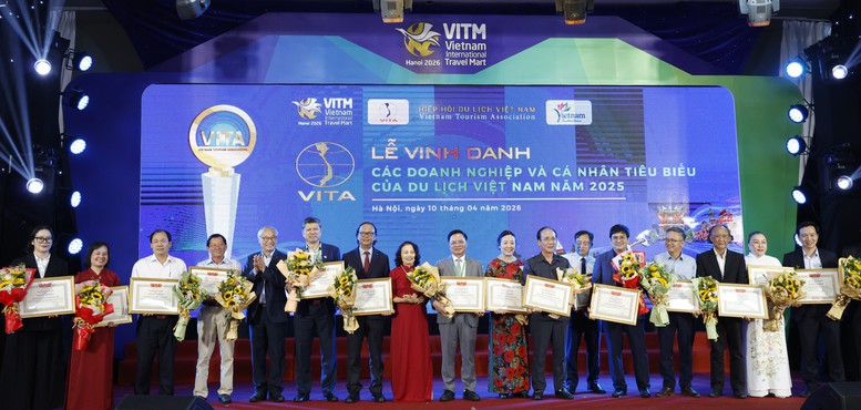 Vinh danh 80 cá nhân và 141 doanh nghiệp tiêu biểu ngành Du lịch năm 2025- Ảnh 3. Vinh danh 80 cá nhân và 141 doanh nghiệp tiêu biểu ngành Du lịch năm 2025- Ảnh 3.