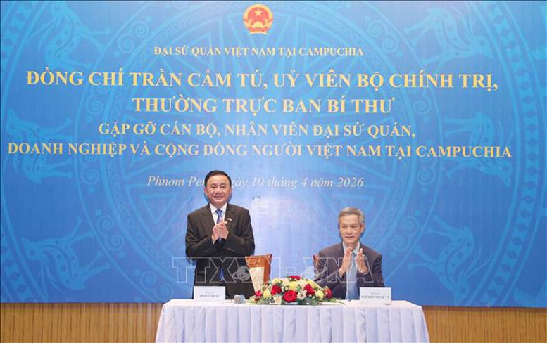 Thường trực Ban Bí thư Trần Cẩm Tú gặp gỡ cộng đồng người Việt Nam tại Campuchia- Ảnh 1. Thường trực Ban Bí thư Trần Cẩm Tú gặp gỡ cộng đồng người Việt Nam tại Campuchia- Ảnh 1.