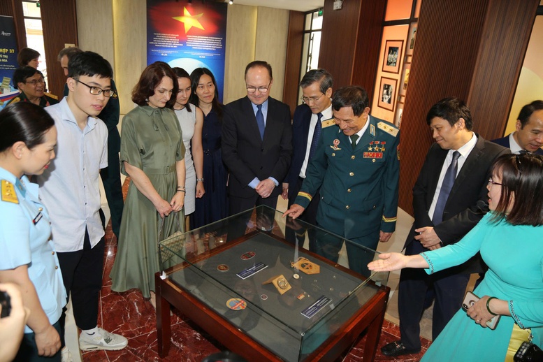 “Chuyến bay liên hợp 37” - biểu tượng sinh động của hợp tác Việt Nam - Liên bang Nga- Ảnh 4. “Chuyến bay liên hợp 37” - biểu tượng sinh động của hợp tác Việt Nam - Liên bang Nga- Ảnh 4.