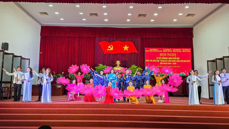 Đồng hành cùng ngư dân, củng cố 'thế trận lòng dân' trên biển Tây Nam- Ảnh 2.