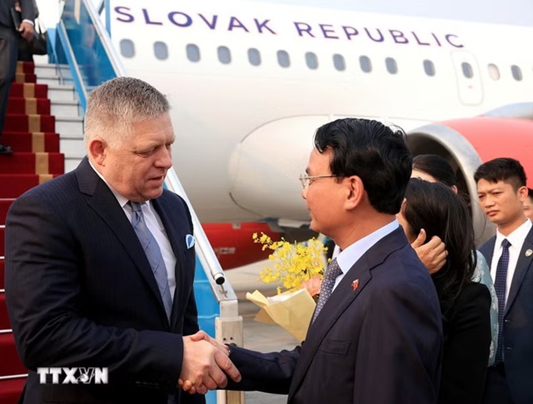 Thủ tướng Cộng hòa Slovakia Robert Fico bắt đầu thăm chính thức Việt Nam- Ảnh 1.