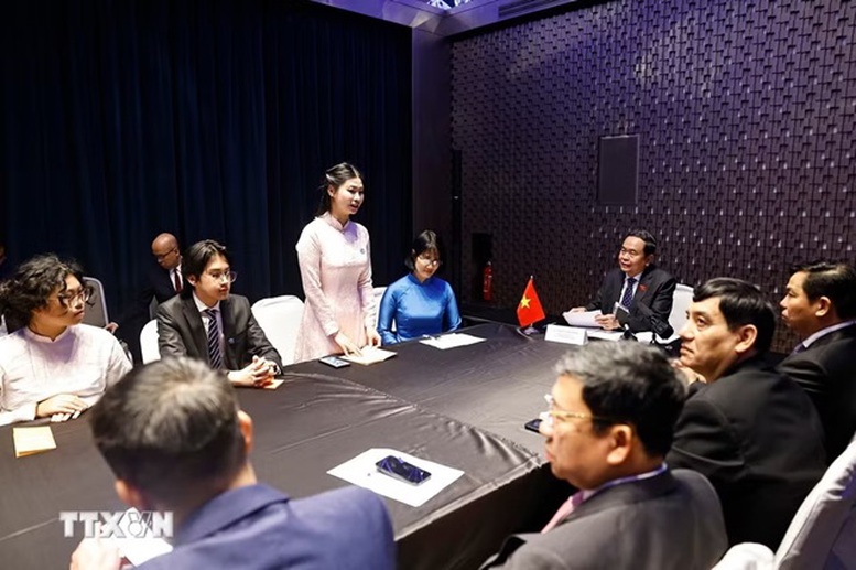 Chủ tịch Quốc hội gặp Hội sinh viên và lưu học sinh tiêu biểu của Việt Nam tại Italy- Ảnh 2.