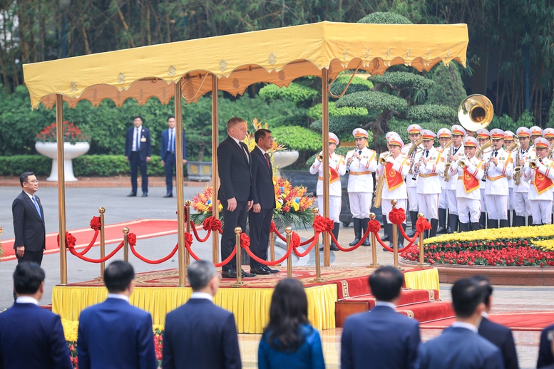 Thủ tướng Lê Minh Hưng chủ trì lễ đón Thủ tướng Slovakia thăm chính thức Việt Nam- Ảnh 3.