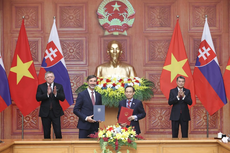 Việt Nam, Slovakia trao nhiều văn kiện hợp tác quan trọng- Ảnh 2. Việt Nam, Slovakia trao nhiều văn kiện hợp tác quan trọng- Ảnh 2.