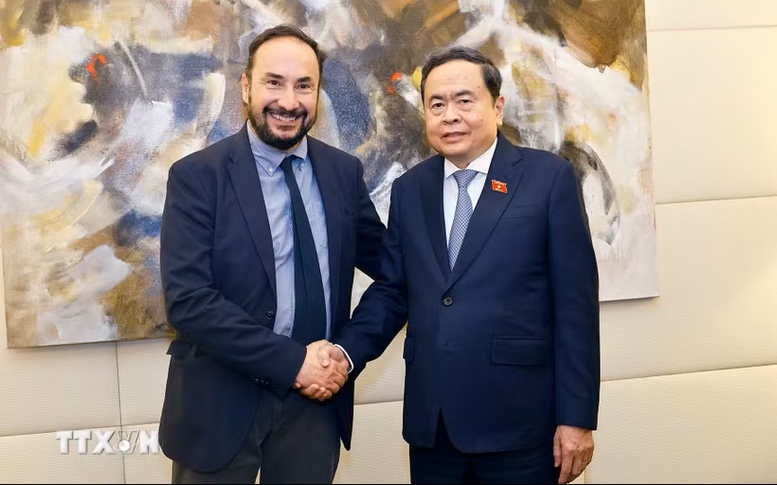 Chủ tịch Quốc hội Trần Thanh Mẫn gặp Tổng Bí thư Đảng Tái lập Cộng sản Italy