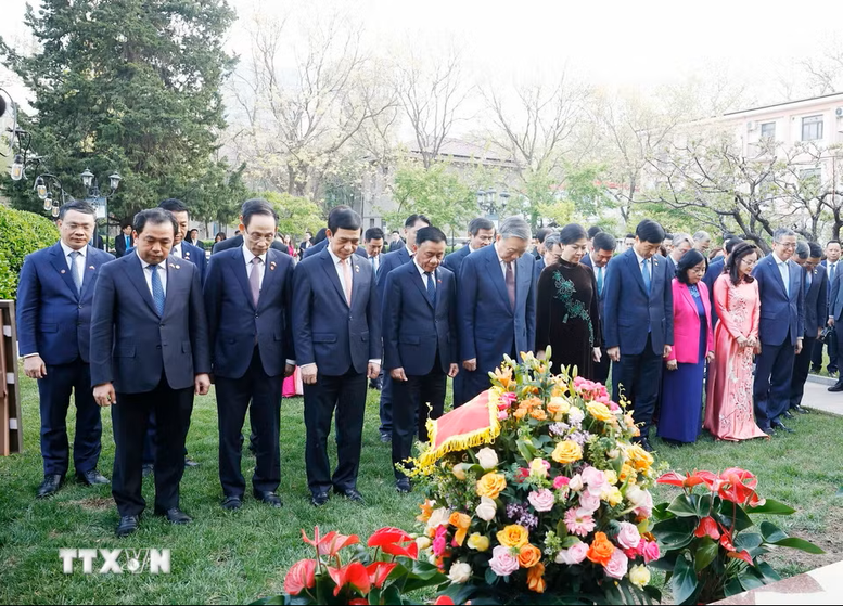 Tổng Bí thư, Chủ tịch nước Tô Lâm gặp gỡ cộng đồng người Việt Nam tại Trung Quốc- Ảnh 3. Tổng Bí thư, Chủ tịch nước Tô Lâm gặp gỡ cộng đồng người Việt Nam tại Trung Quốc- Ảnh 3.