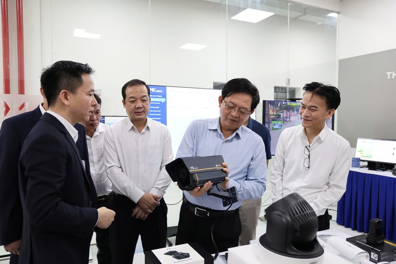 Phó Thủ tướng Hồ Quốc Dũng: Hoàn thiện thể chế, xây dựng 'đầu tàu' công nghệ để làm chủ camera AI- Ảnh 2. Phó Thủ tướng Hồ Quốc Dũng: Hoàn thiện thể chế, xây dựng 'đầu tàu' công nghệ để làm chủ camera AI- Ảnh 2.