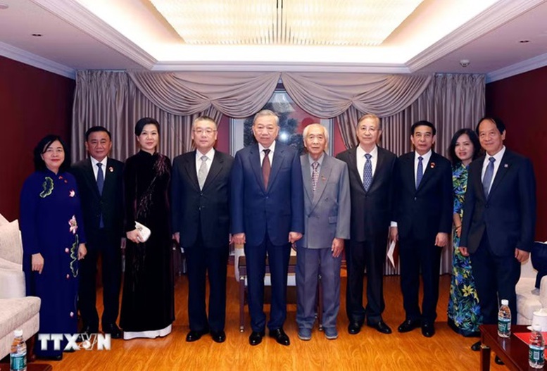 Tổng Bí thư, Chủ tịch nước Tô Lâm gặp mặt thân nhân các tướng lĩnh, chuyên gia, nhân sĩ hữu nghị Việt Nam - Trung Quốc- Ảnh 3. Tổng Bí thư, Chủ tịch nước Tô Lâm gặp mặt thân nhân các tướng lĩnh, chuyên gia, nhân sĩ hữu nghị Việt Nam - Trung Quốc- Ảnh 3.
