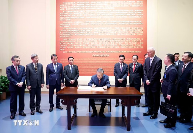 Tổng Bí thư, Chủ tịch nước Tô Lâm thăm Bảo tàng Lịch sử Đảng Cộng sản Trung Quốc- Ảnh 4.