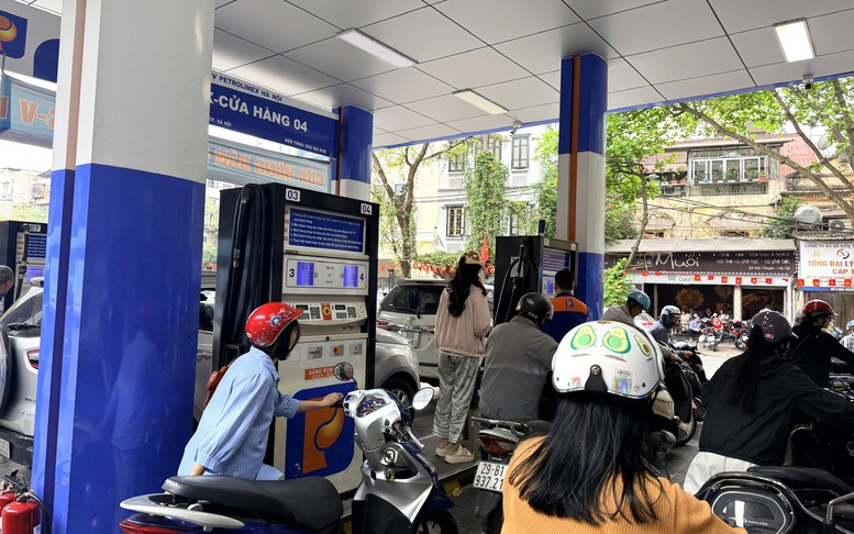 Thuế, Hải quan ‘hỏa tốc’ triển khai áp thuế xăng dầu về 0%