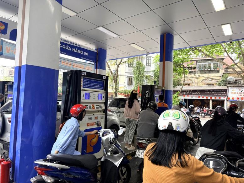 Thuế, Hải quan ‘hỏa tốc’ triển khai áp thuế xăng dầu về 0%- Ảnh 1. Thuế, Hải quan ‘hỏa tốc’ triển khai áp thuế xăng dầu về 0%- Ảnh 1.