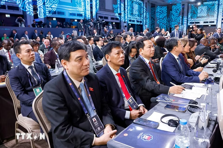 Chủ tịch Quốc hội Trần Thanh Mẫn dự Lễ khai mạc Đại hội đồng lần thứ 152 của Liên minh Nghị viện Thế giới- Ảnh 3. Chủ tịch Quốc hội Trần Thanh Mẫn dự Lễ khai mạc Đại hội đồng lần thứ 152 của Liên minh Nghị viện Thế giới- Ảnh 3.