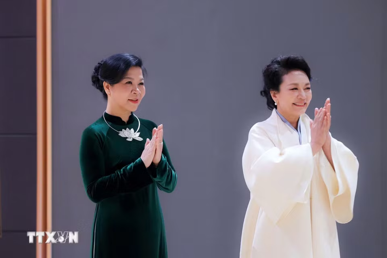 Phu nhân Ngô Phương Ly gặp gỡ, trao đổi với Phu nhân Tổng Bí thư, Chủ tịch nước Trung Quốc Tập Cận Bình - Giáo sư Bành Lệ Viên- Ảnh 3.