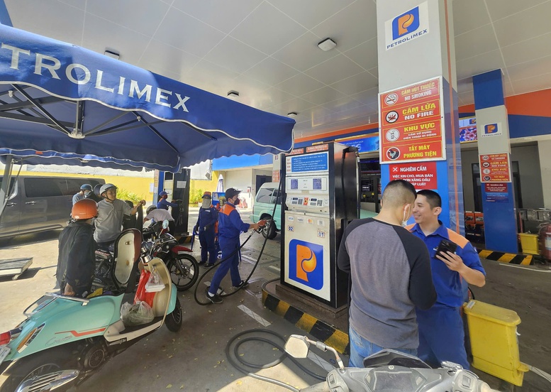 TP. Huế tăng tốc 'phủ sóng' xăng sinh học E10 trên địa bàn- Ảnh 1. TP. Huế tăng tốc 'phủ sóng' xăng sinh học E10 trên địa bàn- Ảnh 1.