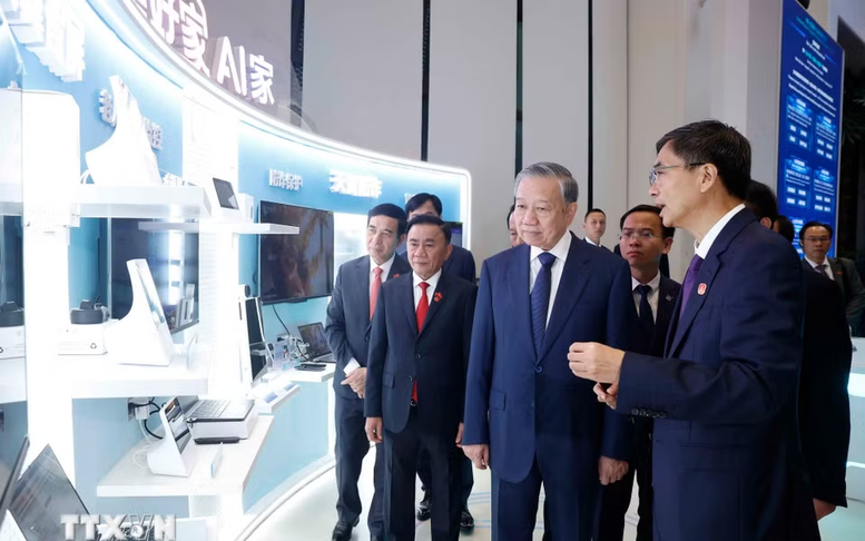 Tổng Bí thư, Chủ tịch nước Tô Lâm tham quan Trung tâm trí tuệ nhân tạo Trung Quốc-ASEAN