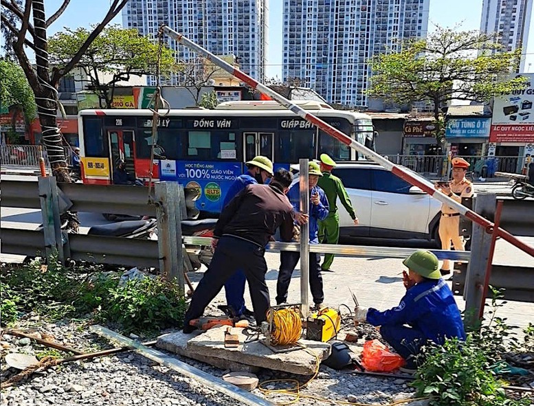 65 vụ tai nạn trong 4 tháng: Lối đi tự mở tiếp tục là “điểm đen" an toàn đường sắt- Ảnh 1.