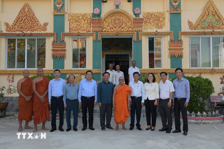 Chủ tịch Hội đồng Dân tộc Quốc hội thăm, chúc mừng đồng bào Khơ me nhân Tết Chôl Chnăm Thmây- Ảnh 2.