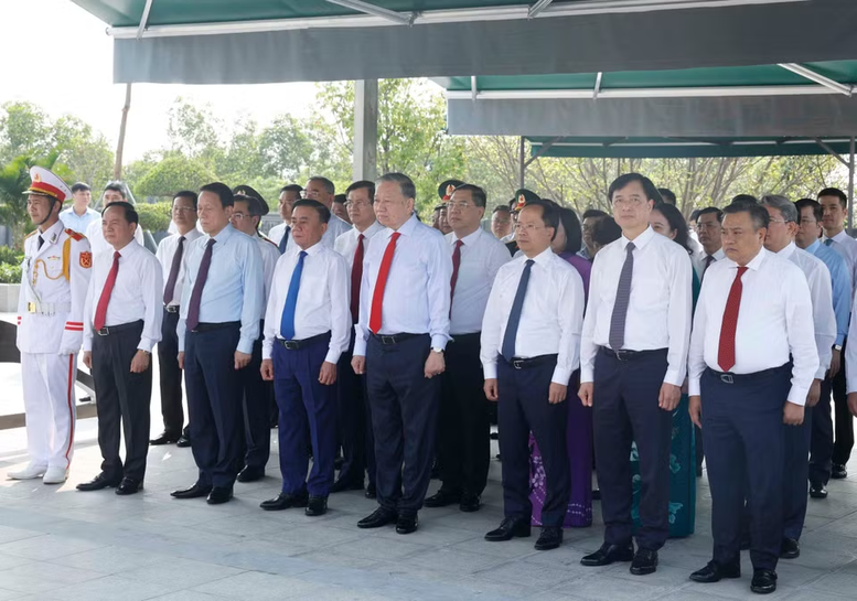 Tổng Bí thư, Chủ tịch nước Tô Lâm dâng hương tưởng niệm Tổng Bí thư Hà Huy Tập- Ảnh 3.