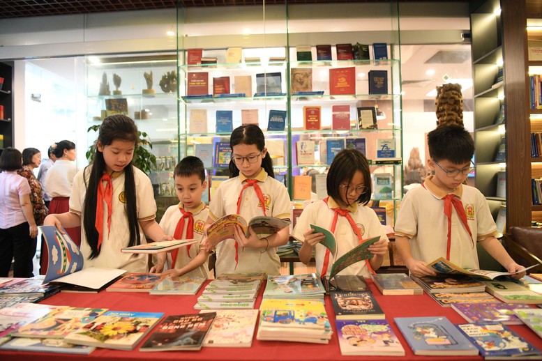  '1.000 thư viện tri thức cho em'-Dự án đặc biệt giúp trẻ em tiếp cận tri thức toàn diện- Ảnh 3.